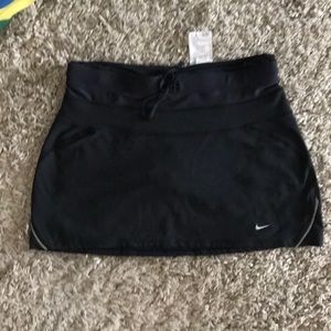Nike fit tennis skirt size m with thigs built in